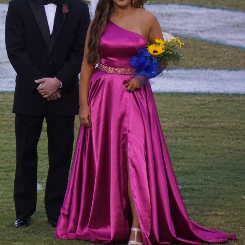beautiful dress!